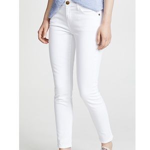 The perfect white denim jeans!